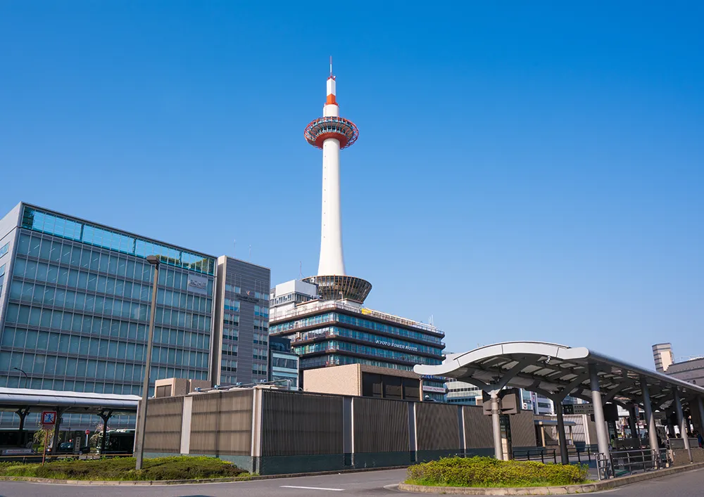 京都タワー / 地下鉄で約8分