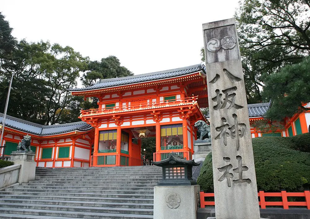 八坂神社 / 市バスで約25分