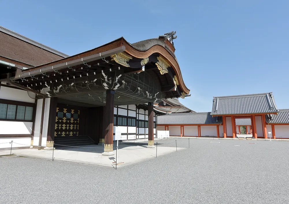 京都御所 / 地下鉄で約20分